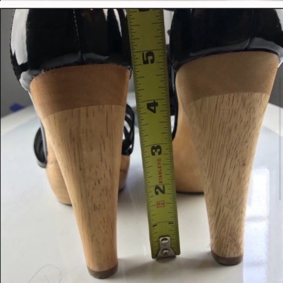 Wooden heels with fabric embellishment - Picture 7 of 8